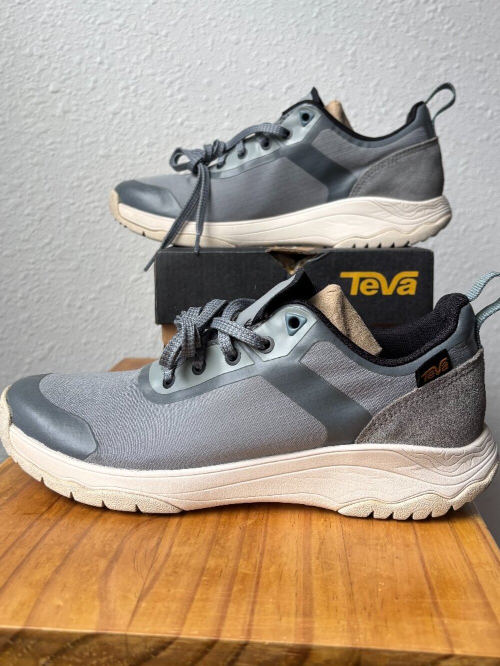 Teva Gateway Low Grey Suede Outdoor Hiking Shoes Womens Size 7 S/N 1115191